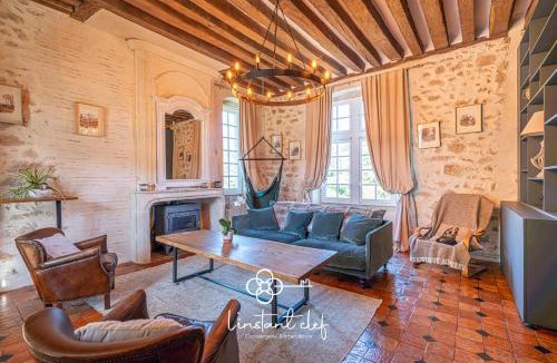 Coulaines House | Manoir d'Exception - 18 Personnes - Piscine chauffée, Baby-Foot & Tapis de Course