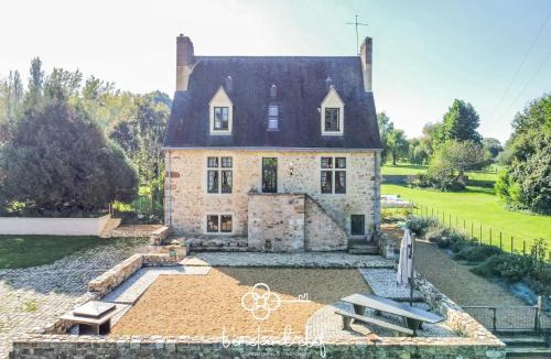 Coulaines House | Manoir d'Exception - 18 Personnes - Piscine chauffée, Baby-Foot & Tapis de Course