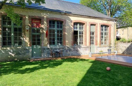 Laval House | Manoir des Fossés