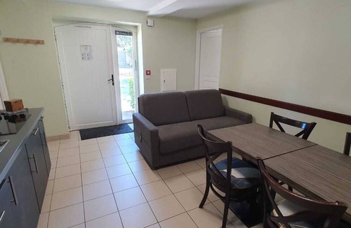 Saint-Ideuc Apartment | Manoir Le Castel & Villa Beaumaris