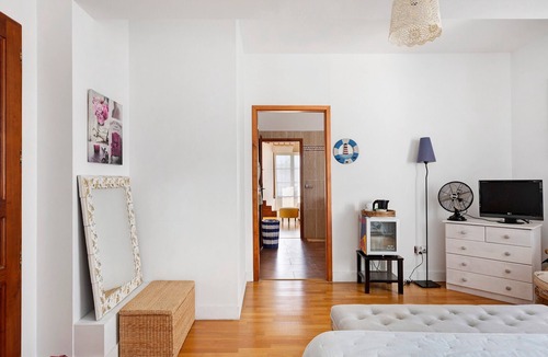 Saint-Cyr-sur-Loire Bed & Breakfast | Master Suite with Shared Pool