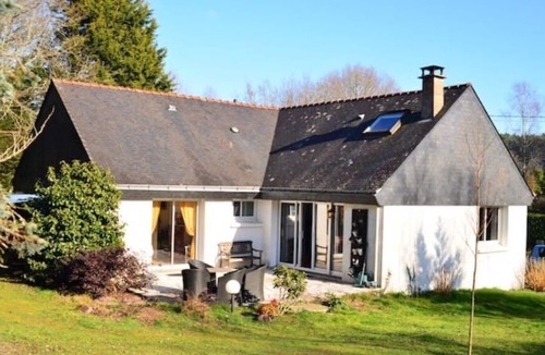 Saint-Nolff House | May weekends: warm contemporary house