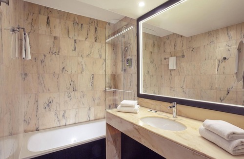 Les Puces de Saint-Ouen Hotel | Mercure Paris Saint-Ouen
