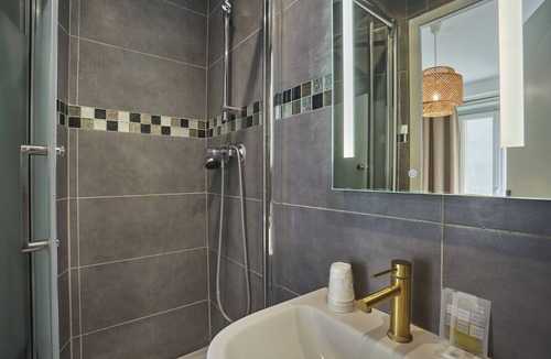 Quartier de la Chapelle Hotel | Merryl Hotel