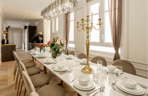 Faubourg-du-Roule Apartment | Merveil Signature Suite Hoche - Eiffel Tower view