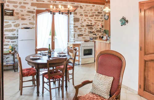 Plobannalec-Lesconil House | Millepertuis is a renovated detached cottage with a comfortable country-style interior.