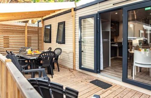 Tregunc House | Mobile Home | Comfort | 4 Bedrooms | 8 Guests | Raised Deck | A/C