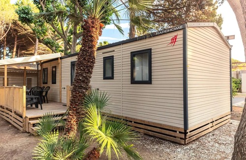 Tregunc House | Mobile Home | Comfort | 4 Bedrooms | 8 Guests | Raised Deck | A/C