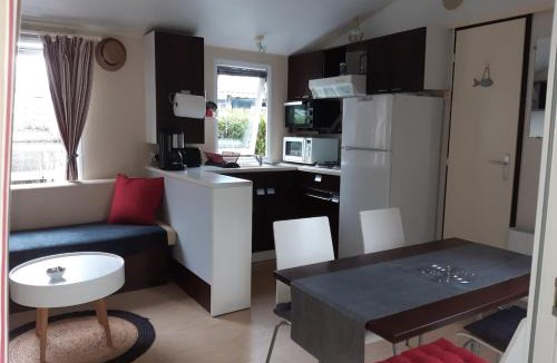 Pont-l'Abbe Ski Chalet | Mobile Home on a Residential Campsite
