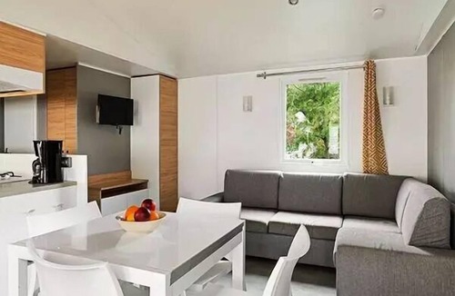 Tregunc House | Mobile Home | Premium | 2 Bedrooms | 4 Guests | Small Patio | TV