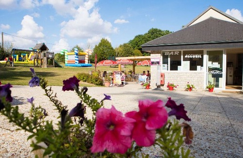 Illiers-Combray House | Mobile-home with Terrace Rental in Illiers-Combray