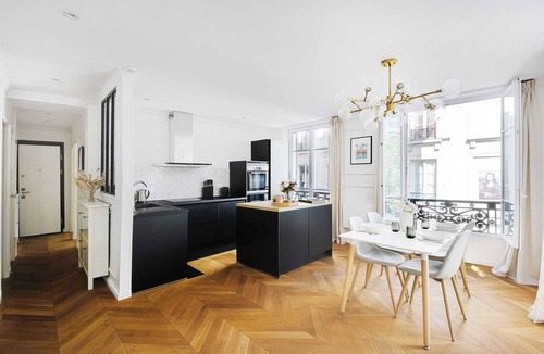 Enfants-Rouges Apartment | Mobility Lease: Rue de Saintonge, Le Marais