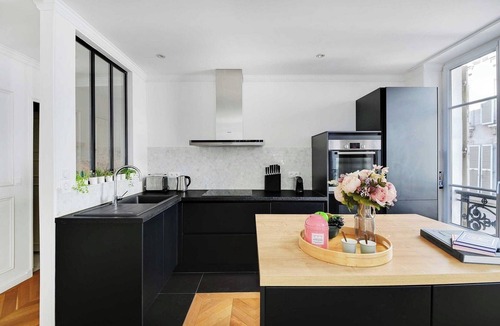 Enfants-Rouges Apartment | Mobility Lease: Rue de Saintonge, Le Marais