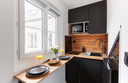 Quartier du Faubourg-Montmartre Apartment | Modern 1BR Flat Rue Richer - Montmartre