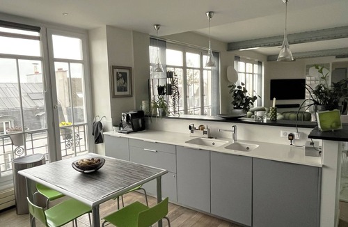 Enfants-Rouges Apartment | Modern Apartment - AC in ENTIRE APARTMENT - 3 Bedrooms - 2 Bathrooms - 2 Toilets