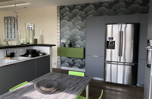 Enfants-Rouges Apartment | Modern Apartment - AC in ENTIRE APARTMENT - 3 Bedrooms - 2 Bathrooms - 2 Toilets