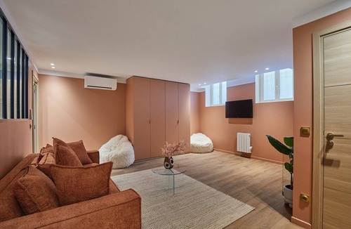 Passerelle Apartment | Modern Apartment With AC Center of Paris