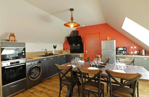 Athis-Val de Rouvre Cottage | Modern house with private spa near the pond