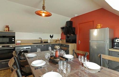 Athis-Val de Rouvre Cottage | Modern house with private spa near the pond