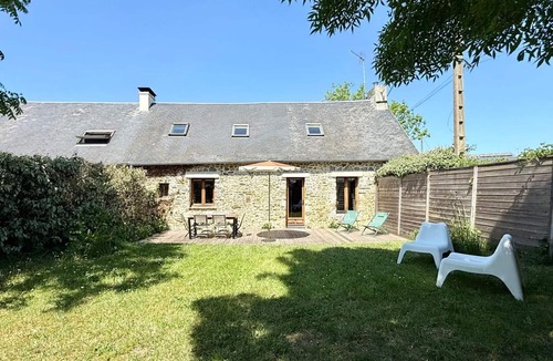 Lingreville Cottage | Modern house with parking and WIFI near the west coast