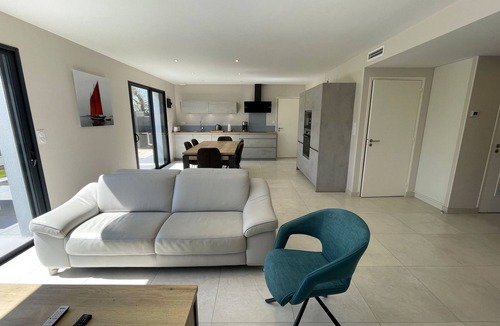Penvins House | Modern one-story house, near beach, accessible, pet-friendly