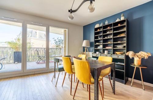 Bagnolet Apartment | Modern Spacious flat with Terrace, Parking near Metro