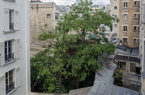 Quartier des Grandes-Carrieres Apartment | MONTMARTRE, ATTRACTIONS, AUTHENTIC, 30–60 days ahead? Private offer CAR-VBp