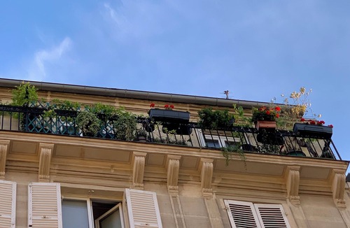 Pigalle Apartment | Montmartre Flat With Eiffel Tower View