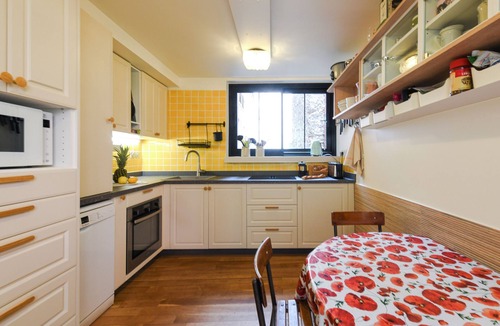 Montmartre Apartment | MONTMARTRE SPACIOUS DUPLEX, ATTRACTIONS, 30–60 days ahead? Private offer ART-VBp