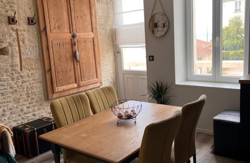 Lion-sur-Mer Apartment | Namthalé - appartement cosy avec vue partielle mer