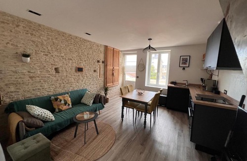 Lion-sur-Mer Apartment | Namthalé - appartement cosy avec vue partielle mer