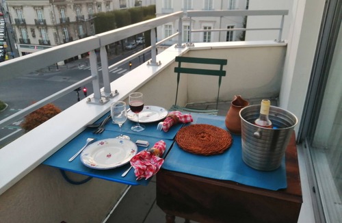 Dobree-Bon Port Apartment | Nantes on foot! Downtown! Sunny 2-room apartment with terrace.