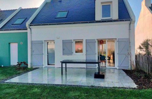 Le Palais House | New house for 6, near beach, pets welcome, Wi-Fi