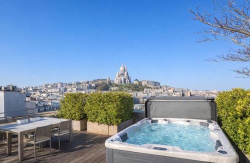 Quartier de Rochechouart Apartment | New Triplex Sacré-Cœur with AC - Jacuzzi & 360 Rooftop