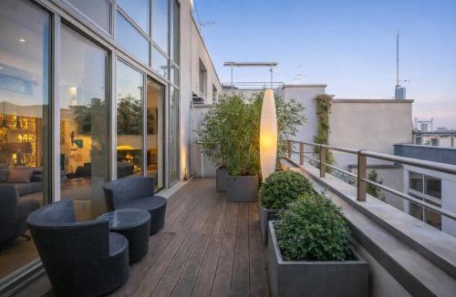 Quartier de Rochechouart Apartment | New Triplex Sacré-Cœur with AC - Jacuzzi & 360 Rooftop