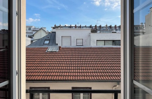 Parc-de-Montsouris Apartment | Newly renovated studio, artists' quarter!