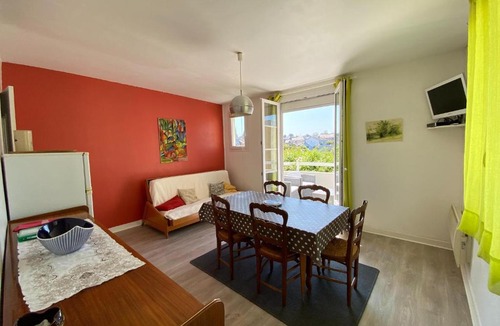 Arromanches-les-Bains Apartment | Nice holiday apartment 20 m from the beach, Arromanches-les-Bains
