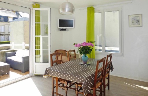 Arromanches-les-Bains Apartment | Nice holiday apartment 20 m from the beach, Arromanches-les-Bains