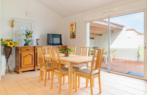 La Faute-sur-Mer House | Nice home in La Faute sur Mer with WiFi