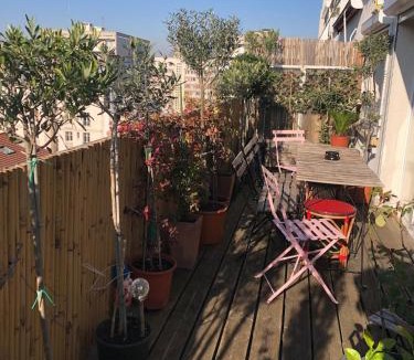 Croulebarbe Apartment | Nice studio and its terrace