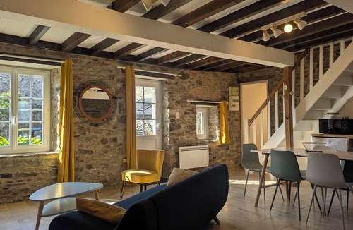 Quettehou House | Norman stone house, close to the sea and tourist attractions