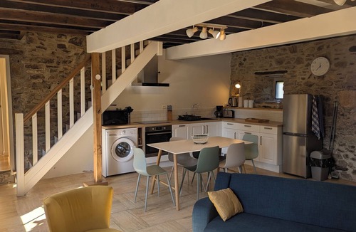 Quettehou House | Norman stone house, close to the sea and tourist attractions