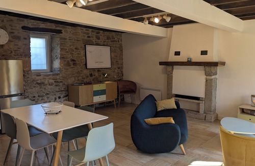 Quettehou House | Norman stone house, close to the sea and tourist attractions