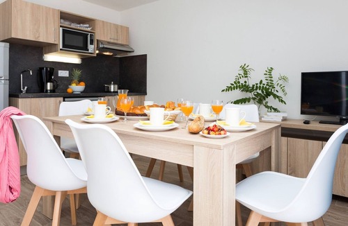 Noirmoutier-en-l'Ile Apartment | Odalys Dom.des Pins 3P Duplex 6 Pers by Interhome