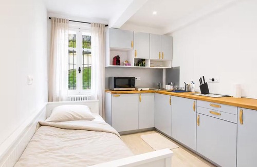 16th Arrondissement Bed & Breakfast | Paris 16 Elegant Studio - Eiffel Tower & Roland-Garros