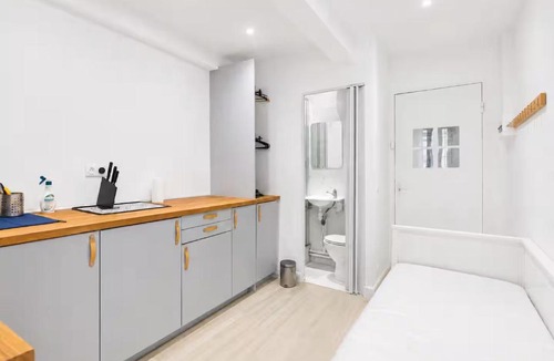 16th Arrondissement Bed & Breakfast | Paris 16 Elegant Studio - Eiffel Tower & Roland-Garros