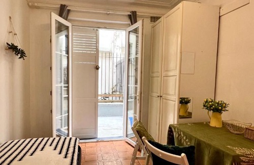 Porte-Dauphine Apartment | Paris Eiffel Quiet Cool Apartment