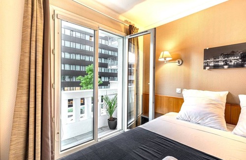 Issy-les-Moulineaux Apartment | Paris Expo Aparthotel Porte de Versailles +Parking