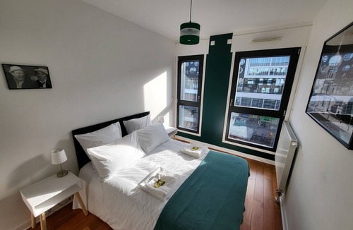 Quartier du Pont-de-Flandre Apartment | Paris Montmartre Chic