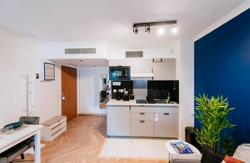 Issy-les-Moulineaux Apartment | Paris Porte de Versailles -Metro